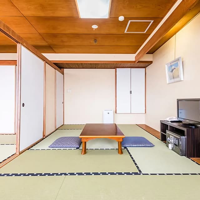 8 + 8 tatami mats on the lake side