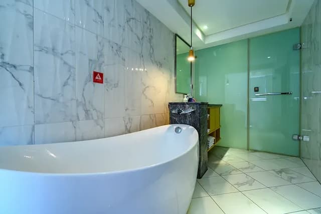 悅樂旅店-台中文心-精彩四人房(三人入住－附浴缸) 基本方案-4