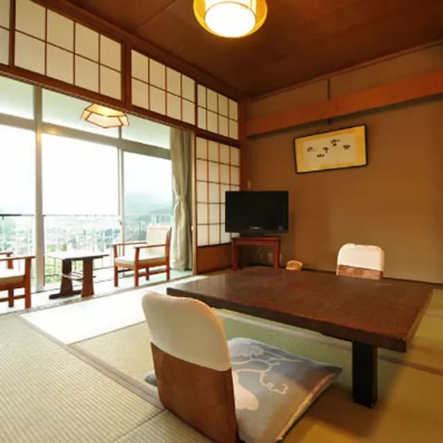 * High-rise guest rooms in the East Building