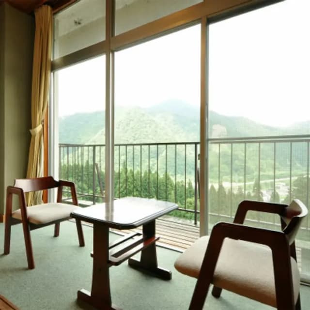 越後湯澤湯元 卵之湯 雪國之宿 高半｜越後湯澤站開車5分/自行車租借-東館 一般樓層山景和室【不挑房】-3