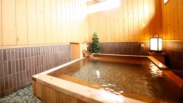 Private cypress bath that flows directly from the source [Wa-Nagomi-no-Yu]