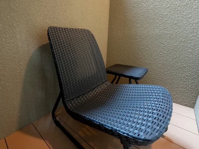 【本棟】外気浴デッキ／サウナご利用時の外気浴にご利用ください。