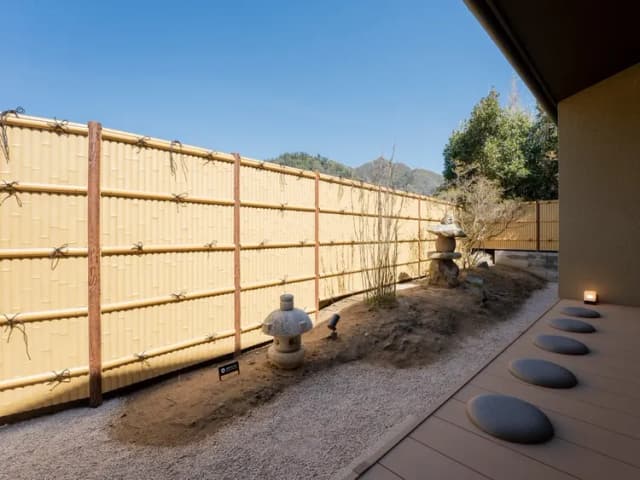 【離れ】日本庭園／施設自慢の日本庭園で時間を忘れておくつろぎください。