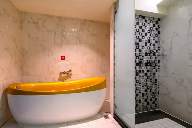 悅樂旅店-台中文心-活力雙人房 一大床 (附浴缸) 基本方案-8