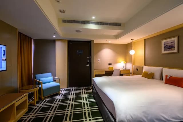 悅樂旅店-台中文心-活力雙人房 一大床 (附浴缸) 基本方案-1