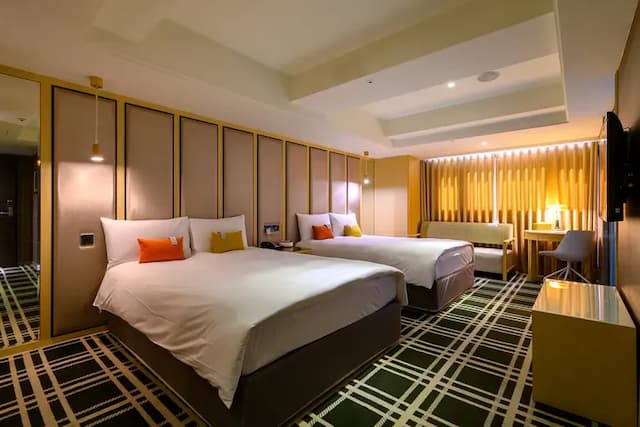 悅樂旅店-台中文心-精彩四人房 (四人入住－附浴缸) 【不可取消】-1