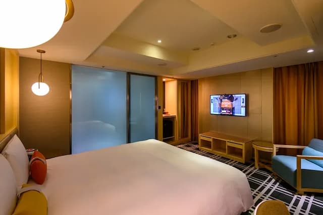 悅樂旅店-台中文心-活力雙人房 一大床 (附浴缸) 【連住優惠】-5