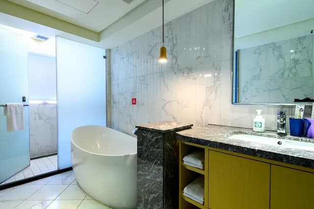 悅樂旅店-台中文心-精彩四人房 (四人入住－附浴缸)【連住優惠】-7