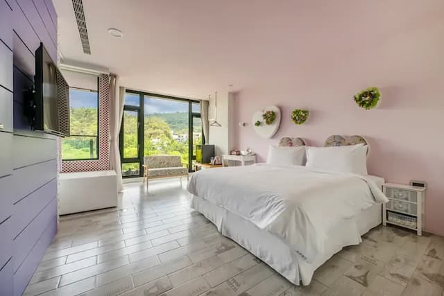 Han- Yan Design Hotel-Deluxe Double Room with Balcony-7
