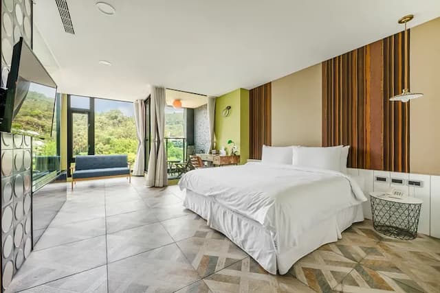 Han- Yan Design Hotel-Deluxe Double Room with Balcony-10