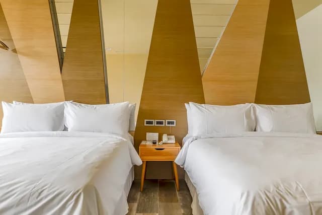 Han- Yan Design Hotel-Deluxe Quadruple Room with Balcony-2