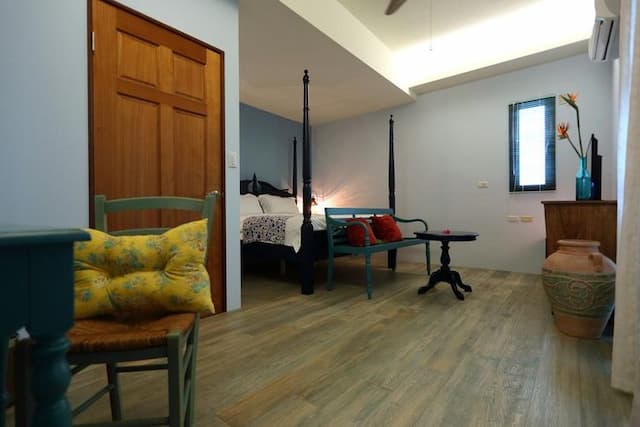 Dahua Ziwei B&B | Can accommodate 12 people in a private room in Hualien | Pastoral leisurely forest life-Jasmine Orange Double Room-1