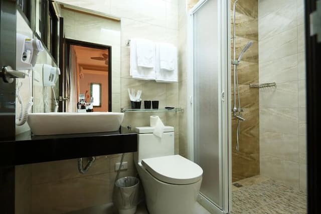 Dahua Ziwei B&B | Can accommodate 12 people in a private room in Hualien | Pastoral leisurely forest life-Jasmine Orange Double Room-8