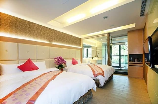 일월담 슈이안 레이크사이드 호텔 (Sun Moon Lake Shuian lakeside Hotel)-Deluxe Quadruple Suite with Mountain View (Soak Pond + Outside Balcony)-1