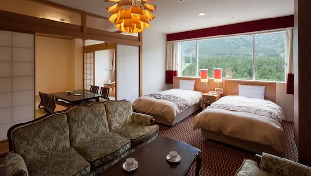 [Executive Deluxe] 65m2 + Japanese-style room with 8 tatami mats and the next largest room after the suite, please relax and relax.