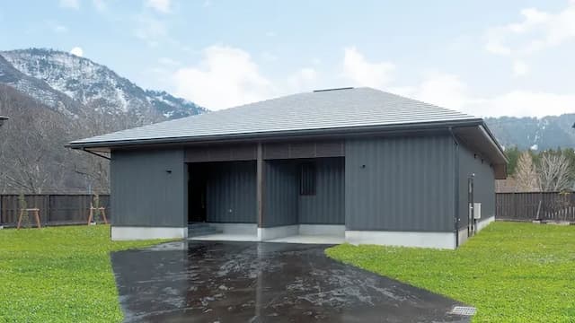 It is a room that can be used spaciously together with the living room.