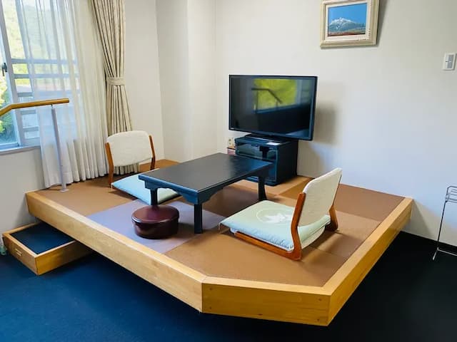 [Universal room/Japanese modern Japanese-Western room] 25 square meters