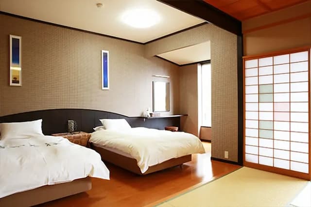 Modern Japanese and Western room (example)