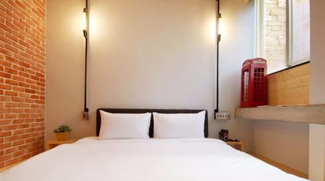 Timing House-Deluxe Double Room (with window)-4