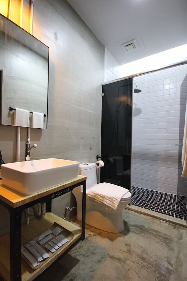 Timing House-Deluxe Double Room (with window)-7