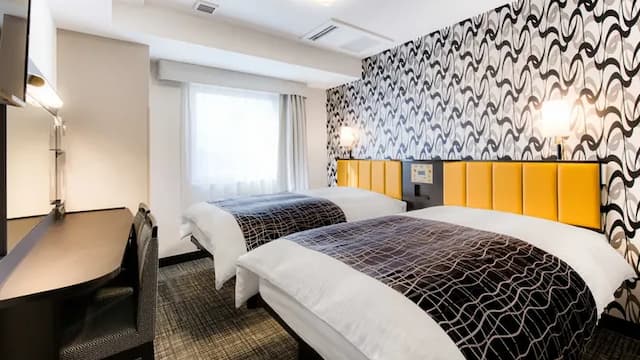 APA飯店 丸龜站前大通 |  丸龜站步行 7 分鐘-豪華雙床房 【不挑房】-1