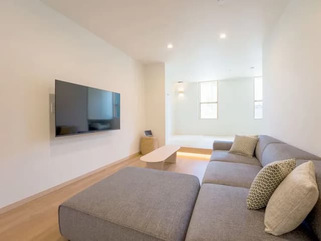 【リビングダイニング】ゆったりと寛げる大きなソファ