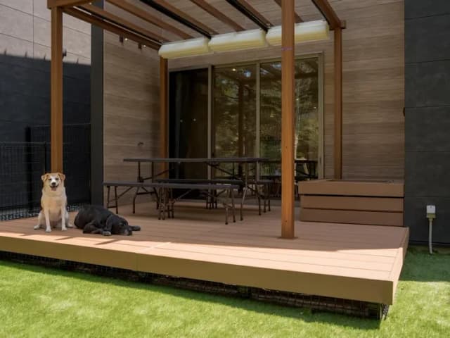 【ドッグラン】広いテラス＆ドッグランでワンちゃんも寛ぎタイム