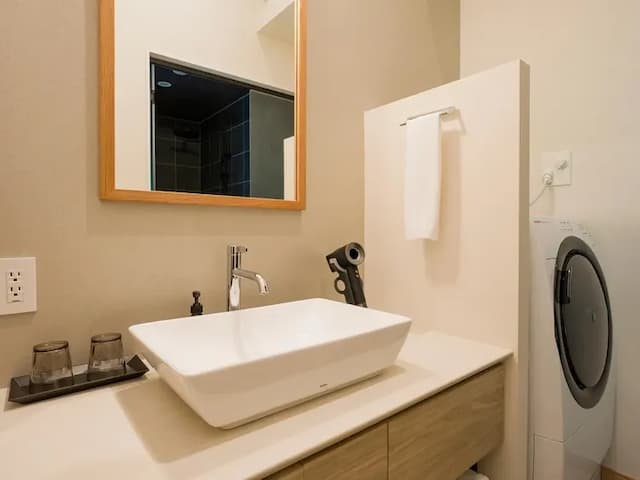 【洗面所】独立洗面台のある洗面所、充実したアメニティをご用意。