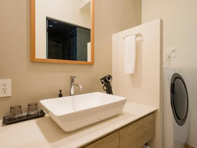 【洗面所】独立洗面台のある洗面所、充実したアメニティをご用意。