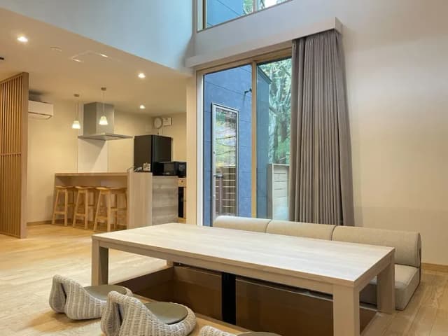 【D2タイプ：リビングダイニング】豊かな日差しが心地よく、開放的な空間