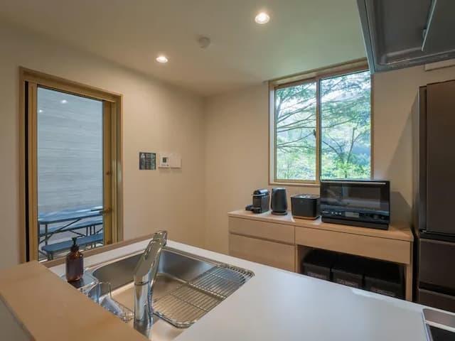 【キッチン】調理家電が揃った使い勝手の良いキッチン。