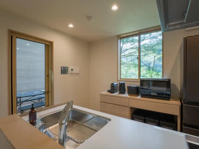 【キッチン】調理家電が揃った使い勝手の良いキッチン。