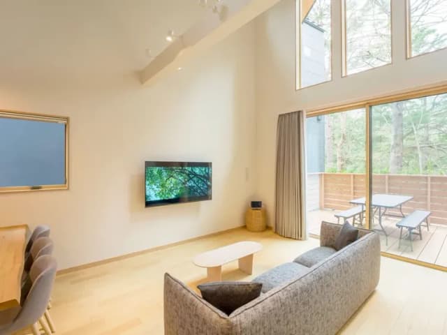 【リビングダイニング】客室内は間仕切りの無いフラットな設計。