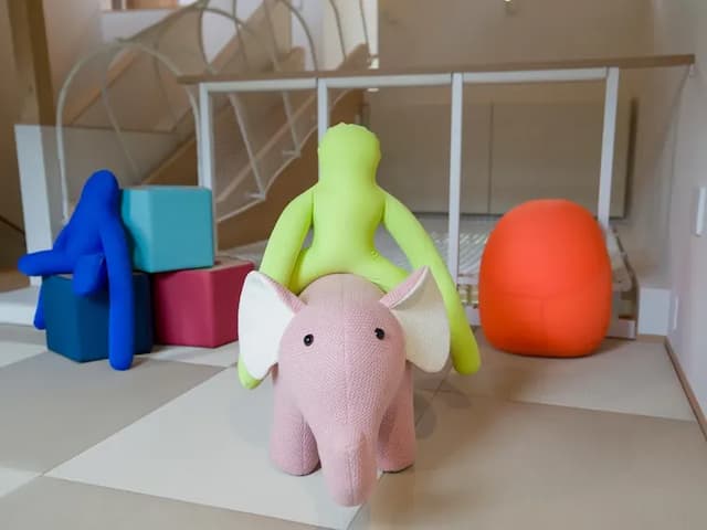 【キッズスペース】滑り台や、おもちゃに、ネット遊具など楽しさがいっぱい！