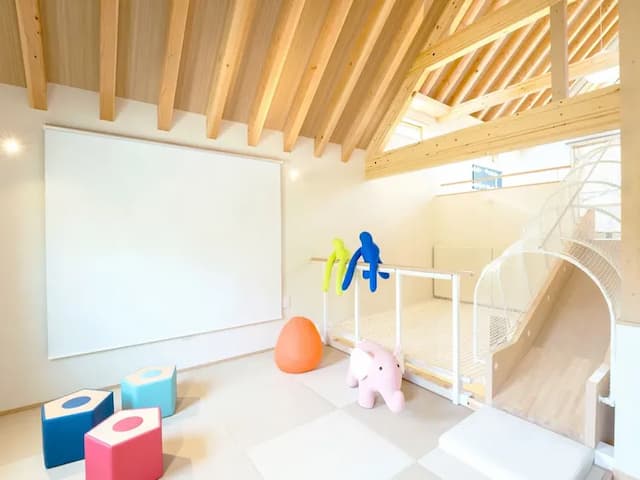 【キッズルーム】特大プロジェクター付き。大画面で映像鑑賞も♪