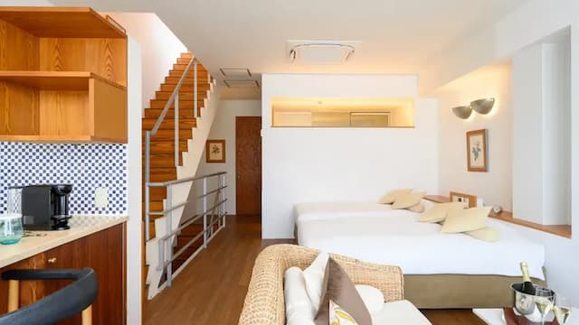 8 rooms in the main building "All rooms have open-air baths and private sauna rooms"!