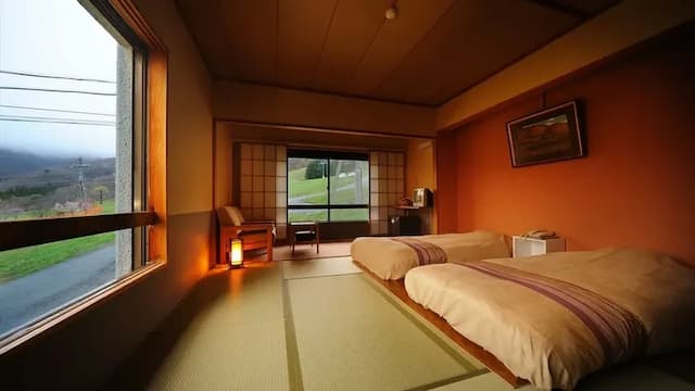 Club room] Luxury to enjoy the relaxing flow of time while feeling the beautiful four seasons of the plateau outside the window