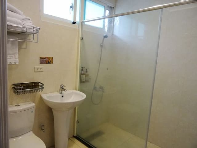 浪花一朵朵民宿 | 可选购海景房型-Ocaen view room l Golden Age Quadruple Room-10