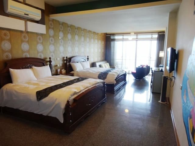 浪花一朵朵民宿 | 可选购海景房型-Ocaen view room l Golden Age Quadruple Room-1