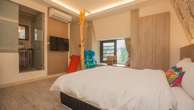 親子區的溜滑梯