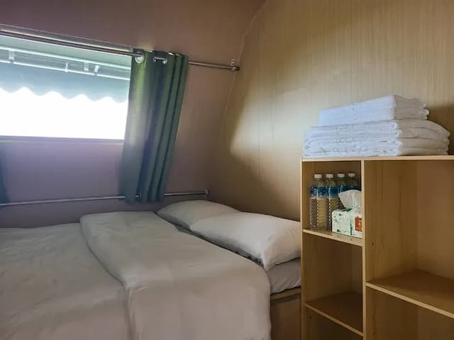 鷗漫景觀農場｜新上架！懶人帳、露營車-【露營車】M區｜四人露營拖車-3