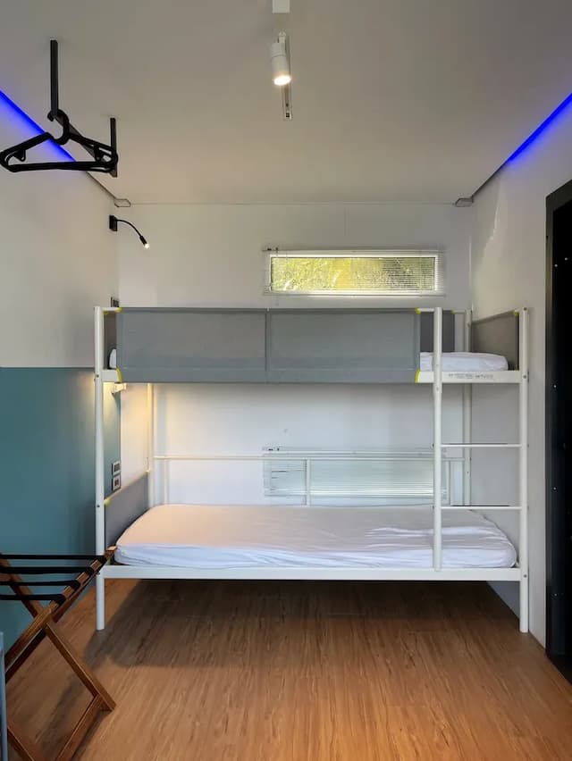 鷗漫景觀農場｜新上架！懶人帳、露營車-【露營屋】M區｜四人景觀山屋-8