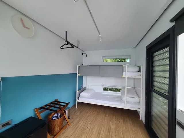 鷗漫景觀農場｜新上架！懶人帳、露營車-【露營屋】M區｜四人景觀山屋-5