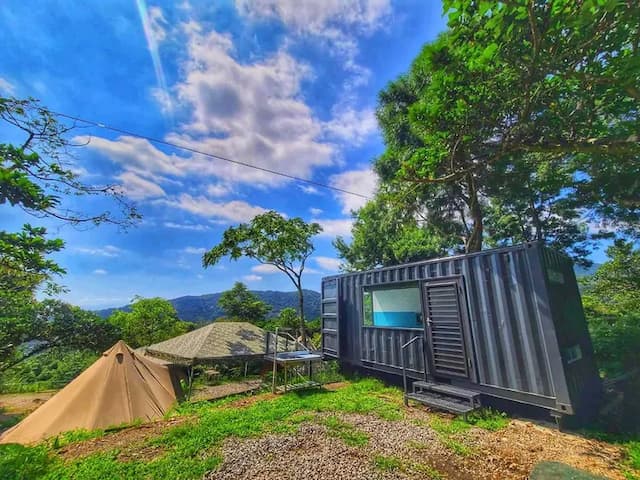 鷗漫景觀農場｜新上架！懶人帳、露營車-【露營屋】M區｜四人景觀山屋-9