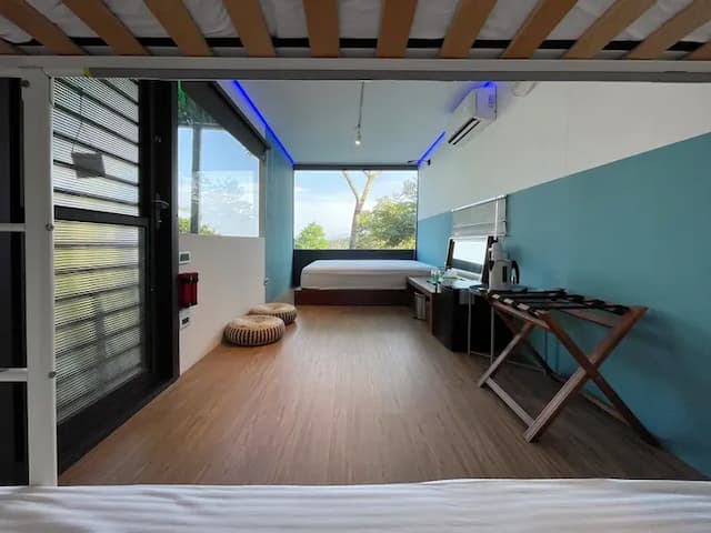 鷗漫景觀農場｜新上架！懶人帳、露營車-【露營屋】M區｜四人景觀山屋-1