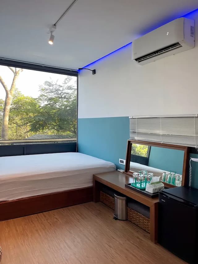 鷗漫景觀農場｜新上架！懶人帳、露營車-【露營屋】M區｜四人景觀山屋-7