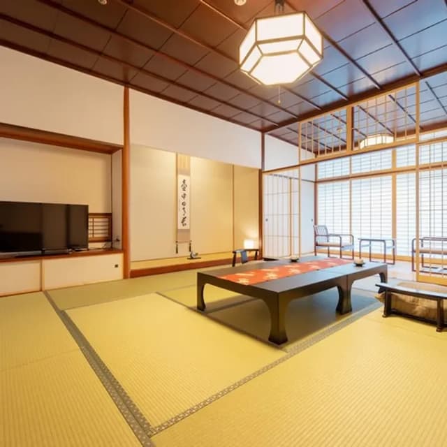 A calm room boasting a pure Japanese-style wooden texture and high-quality setting