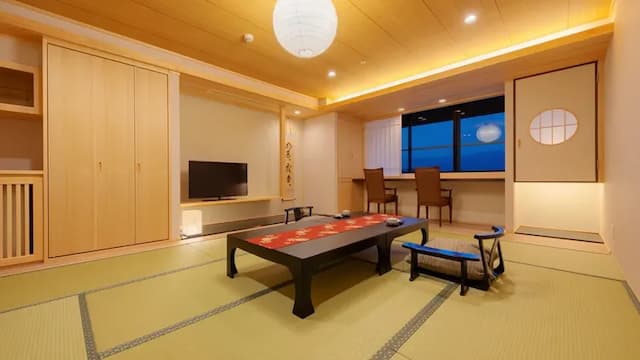 [Tensei Renewal 10 tatami mats] A healing Japanese-style room using Tosa cypress. You can enjoy the view of Kochi Castle from the window side.