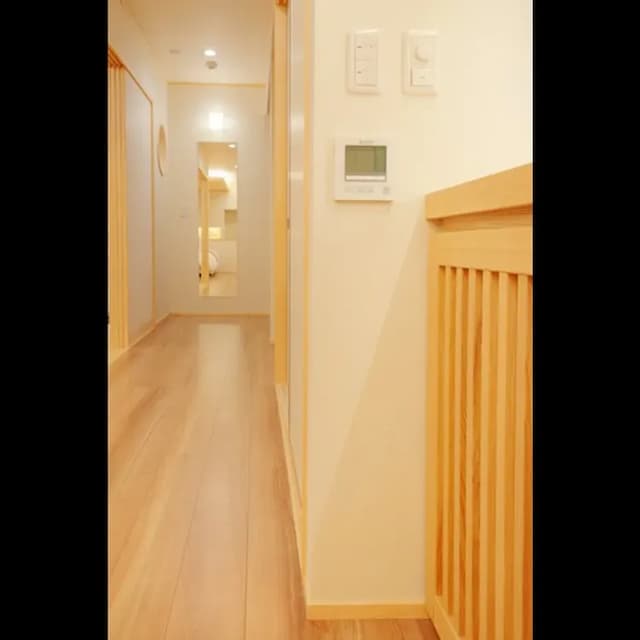 [Tensei Barrier-Free Special Room] The electricity and air-conditioning switches in the room are designed to be easily accessible to wheelchair users.