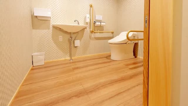[Tensei Barrier-Free Special Room] The size of the restroom can be turned around in a wheelchair (door width 100 cm).